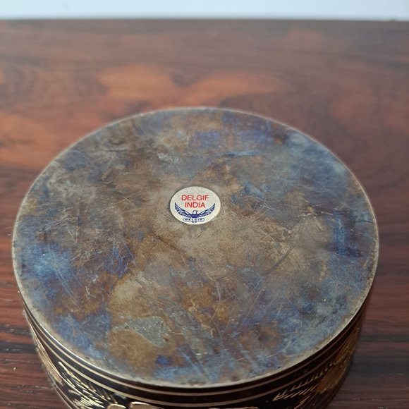 Indian brass hand-etched bowl and lid - Picture 5 of 6